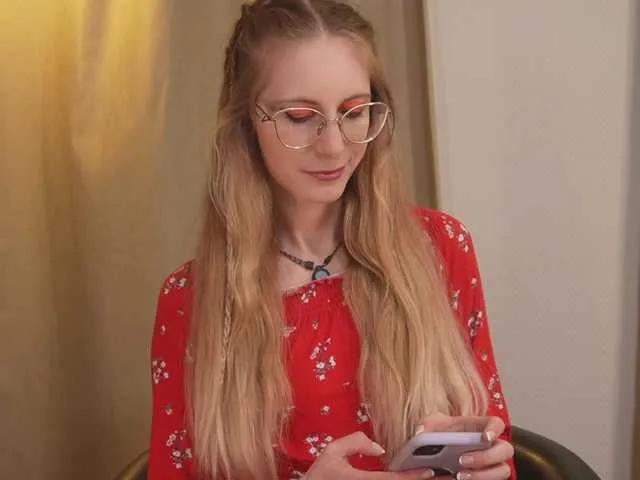 Nikki-Gia — To warm up, you can play Roll The Dice 169TKN with me. Random prizes will start to build the atmosphere. By activating vibrations you stimulate me and help me get horny so that I can better engage in play with you.