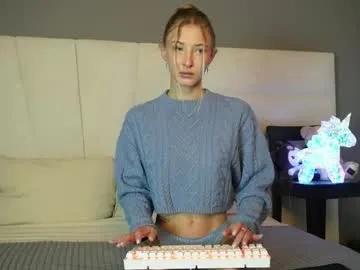annie_f0x —  // GOAL: Nude [451 tokens left] #blonde #natural #lovense #skinny #young