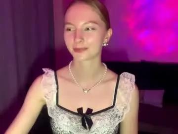 autumnroginson — GOAL: Hands under top, touch my boobs