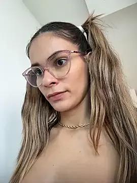 cuteluci_ — make my pussy very wet