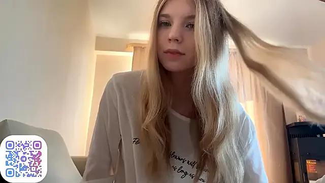 FruityXo — flex in pink hat + tease my butt ^^