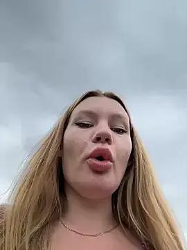 justmilaa — ALL NAKED+SQUIRT IN REAL MALL