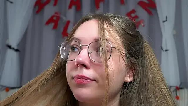 StripChat KarriBrownd is Freechat KarriBrownd — take off my bra