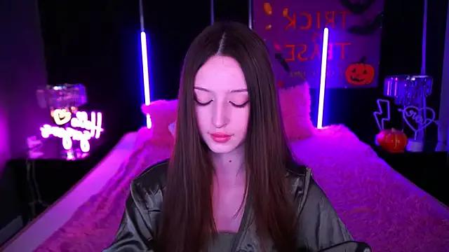 StripChat LovelyAngelyy is Freechat LovelyAngelyy — Make the tail of the hairstyle