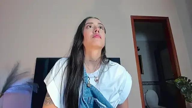 StripChat NoraDasilva is Freechat NoraDasilva — fuck me + vibrations + squirt