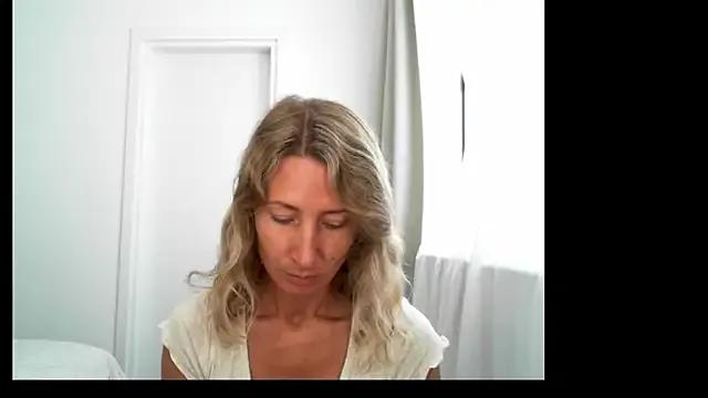 StripChat Paevoa is Freechat Paevoa — take off robe while dancing