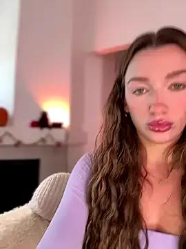 StripChat SerenaCloud is Freechat SerenaCloud — Pour cream on my pussy upclose